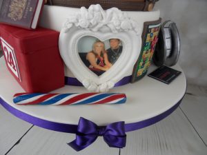 Picture frame wedding cake